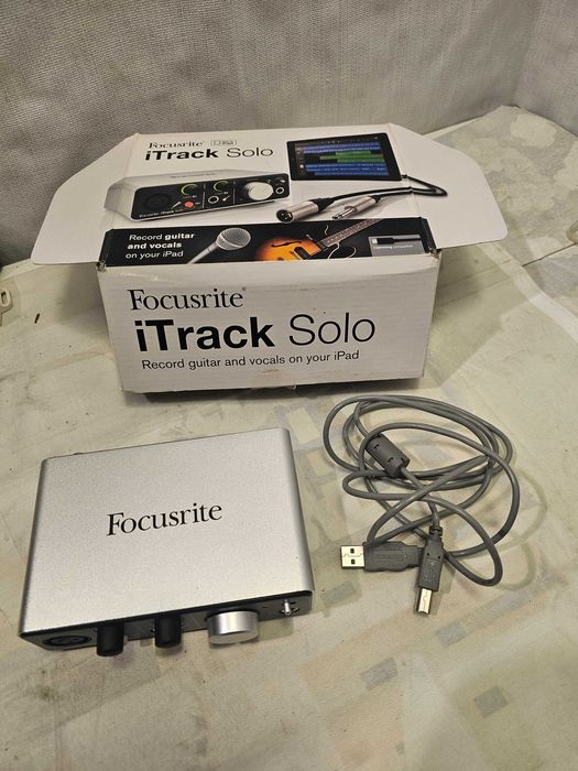 Focusrite iTrack Solo - Placă de Sunet USB & iPad (24-bit/96kHz, Preamp Focusrite, Phantom Power +48V)