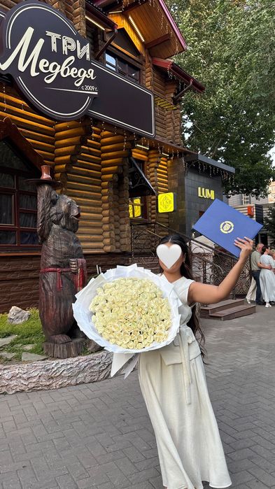 Букет 151 роза. белые розы