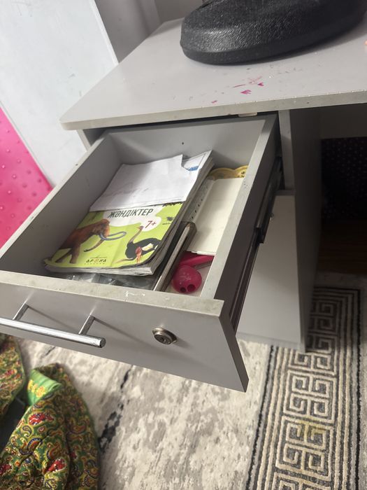 стол для учебы, парта