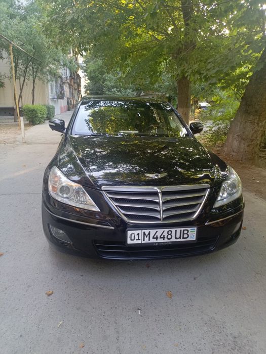 Hyundai  Genesis 2010