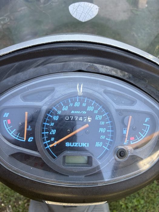 Vand scuter Suzuki Sixteen 150 cc foarte util pentru deplasari in traficul din oras