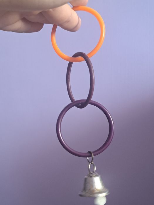 Игрушка для попугаев