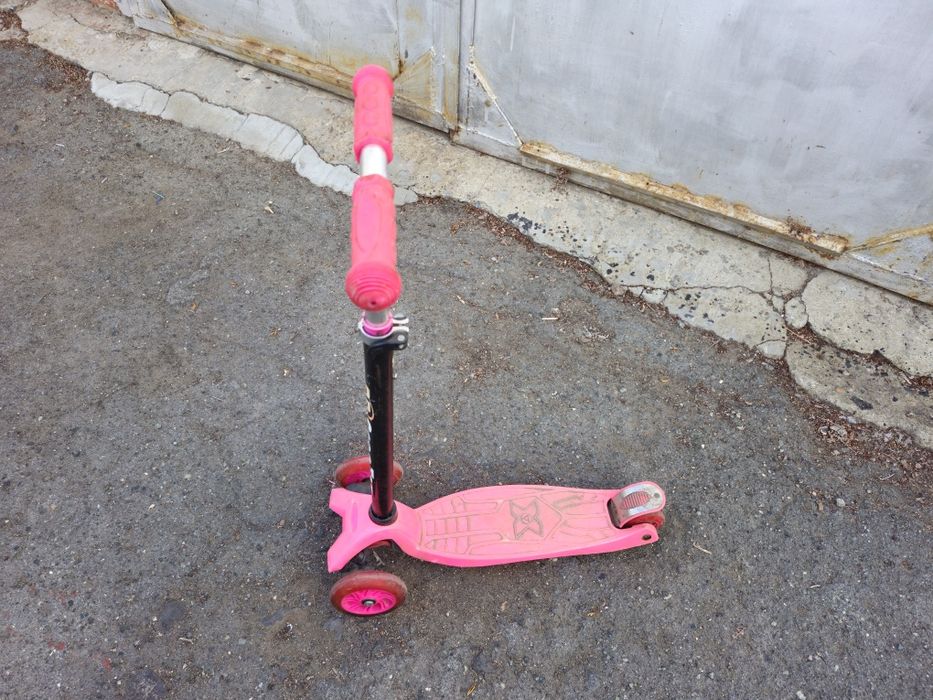 Продам детский самокат (девочка)