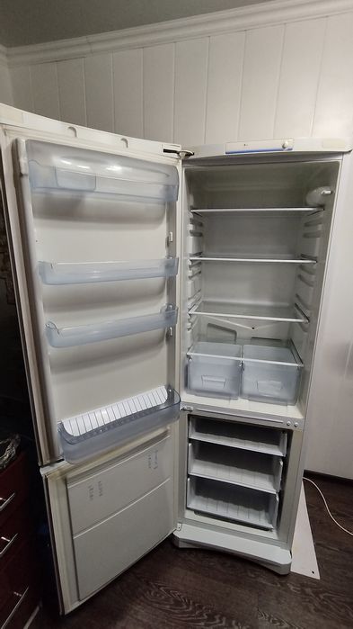 Холодильник Indesit