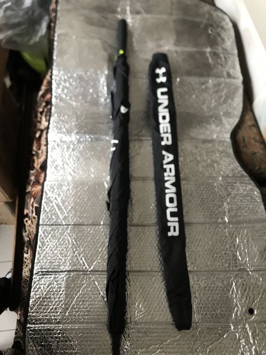 Огромный черный зонт Under Armour!