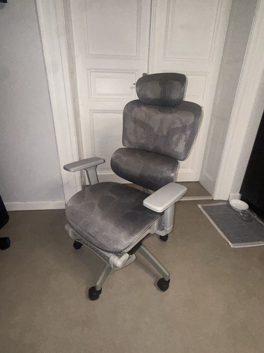 Scaun gaming ergonomic extensibil aproape nou