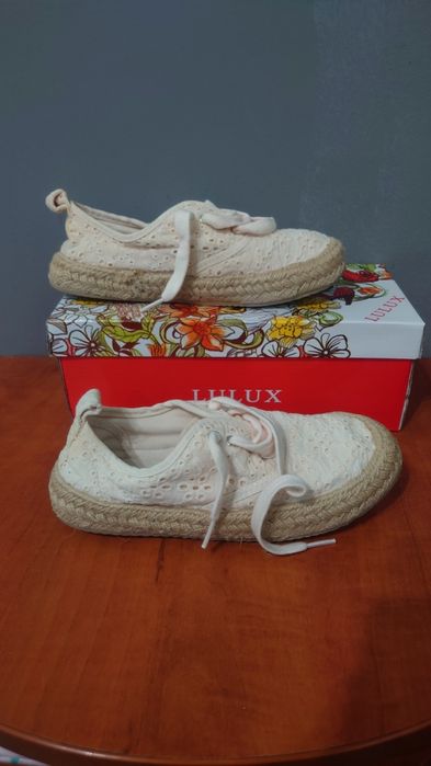 Дамски обувки и маратонки