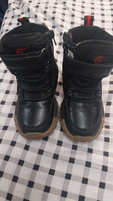 Vând ghetuțe impecabile M 26