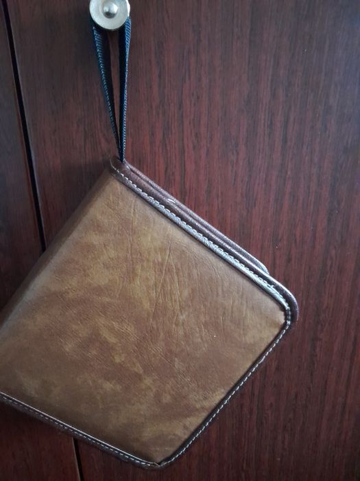 Кожаная сумочка для дисков.