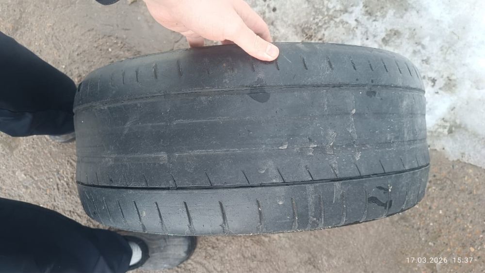 Продам шины 235/45/17