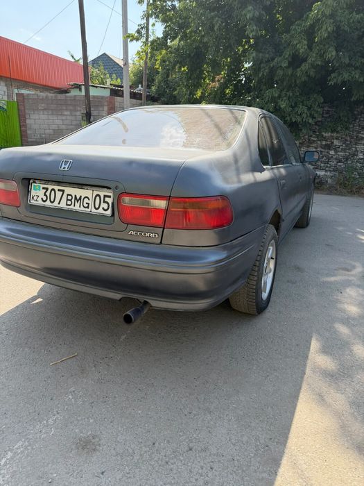 Продам Хонду Аккорд 2.0л 1993 год
