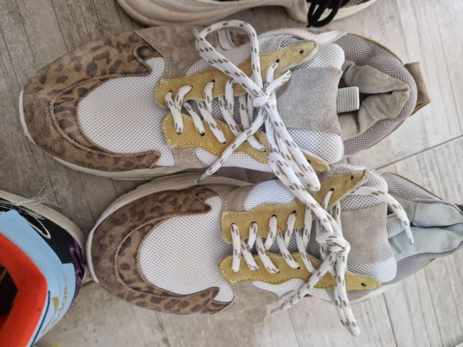 Дамски обувки на символични цени.