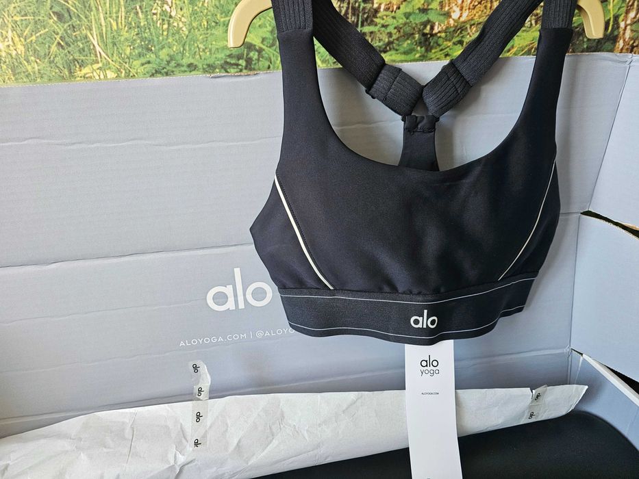 Ново черно alo yoga Airlift Suit Up Bra Размер S