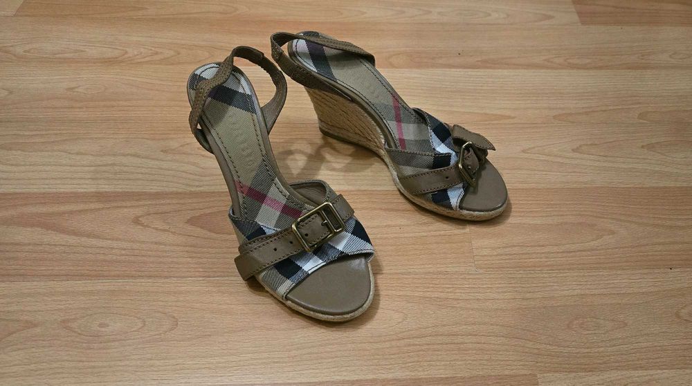 Burberry 40 номер-дамски сандали