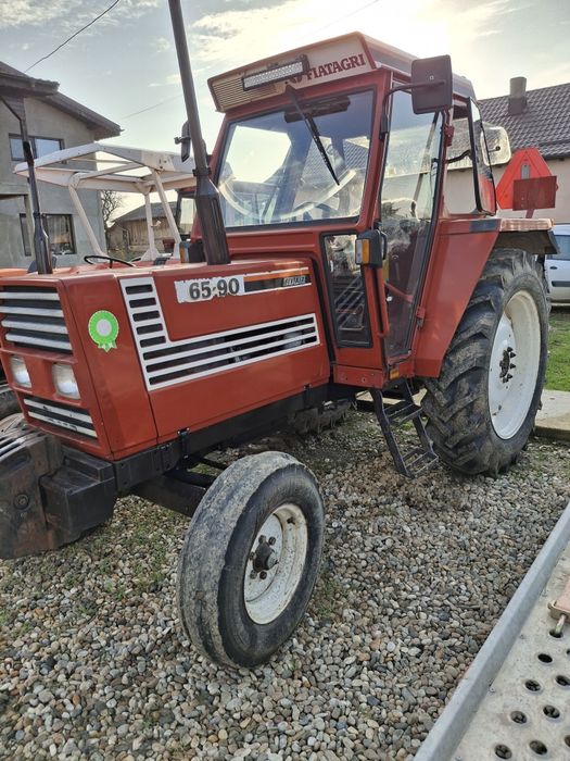 Vând tractor fiat  65 90  . 640