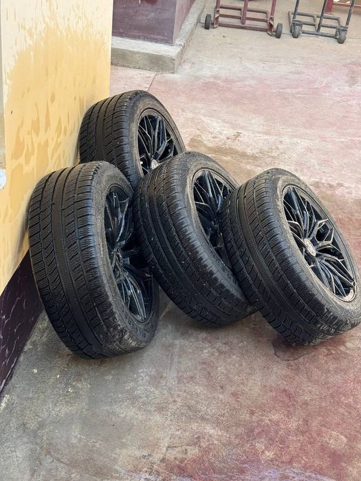 Продаю Диски с резиной