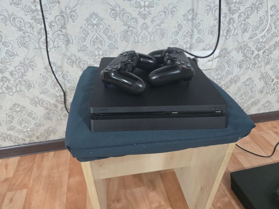 Продам playstation 4 slim 500 gb