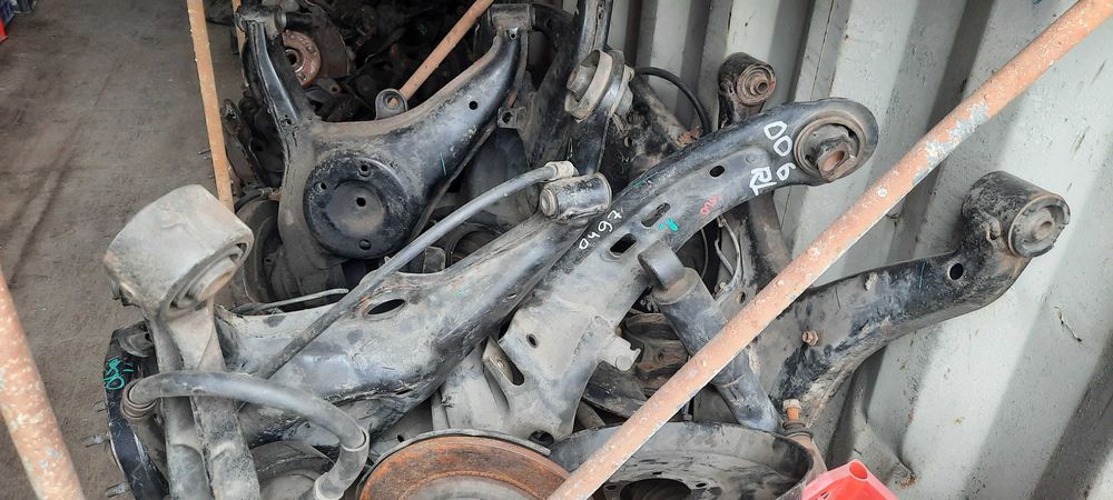 Ступицы, поворотные кулаки.