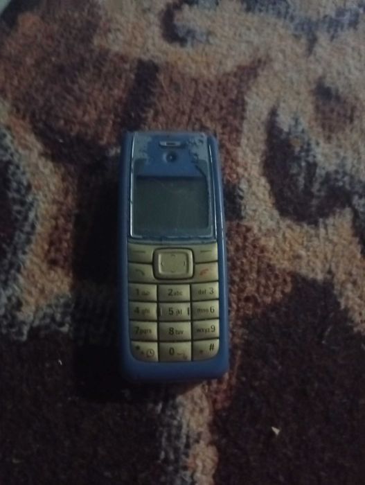 Caut cumpărător de telefoane vechi