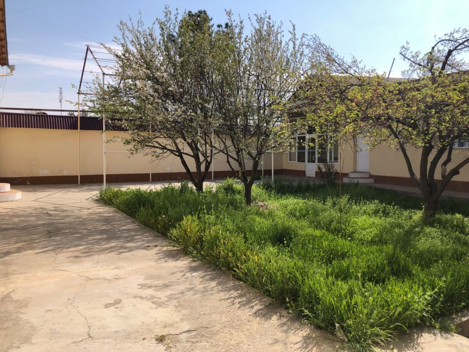 Yangi hovli sotiladi