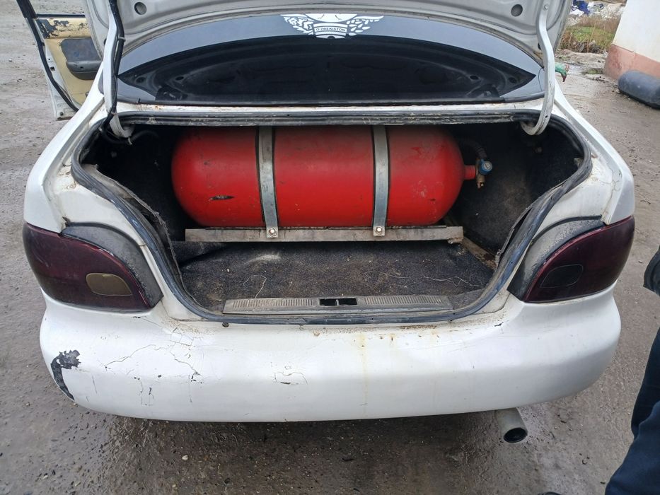 Hunday Moshina sotiladi hollati zur yuradi 4 bollon ynagi metan bor