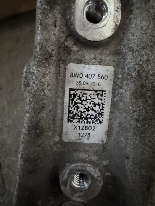 Fuzeta dreapta Audi A5   Cod: 8w0407560