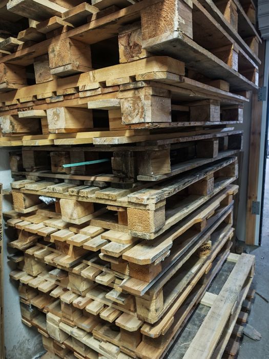 Продавам европалети и евро скари