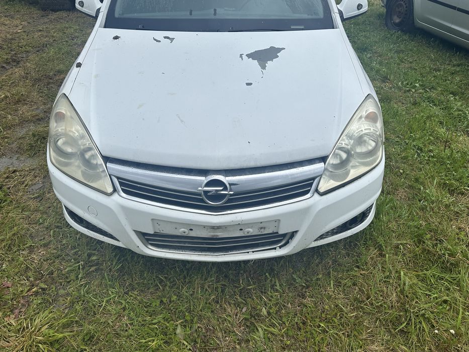 Capotă bară faruri haion  motor Astra H