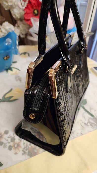 Сумка лакерованая чёрного цвета