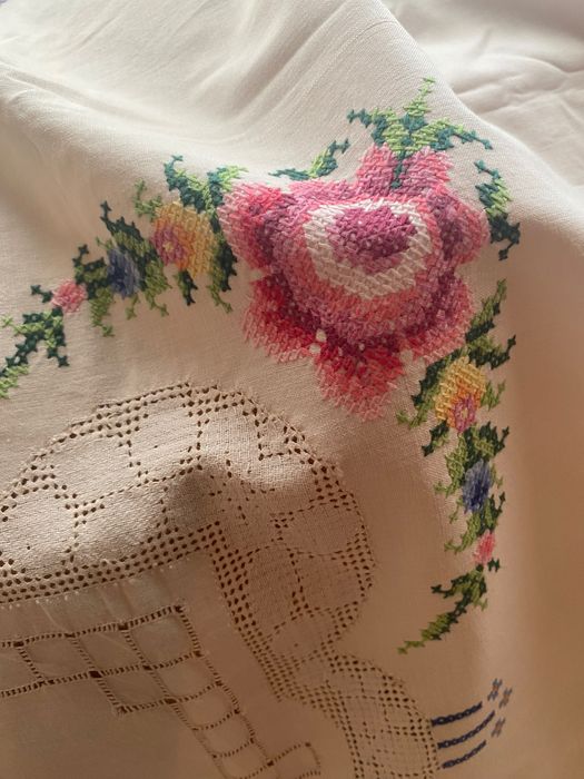 Ръчно бродирани покривки