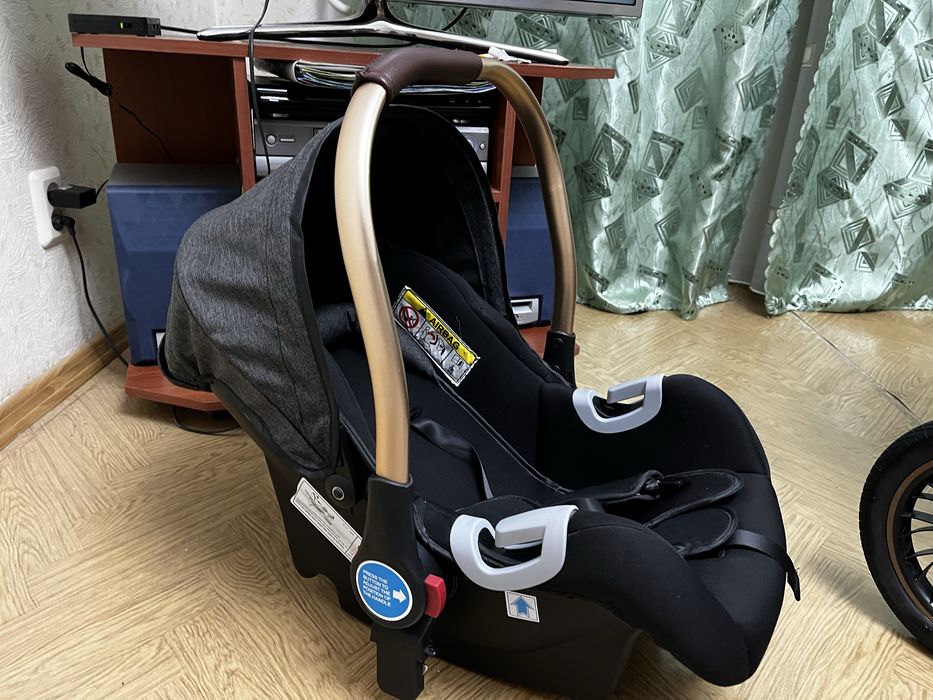 Продам коляску + люлька в авто