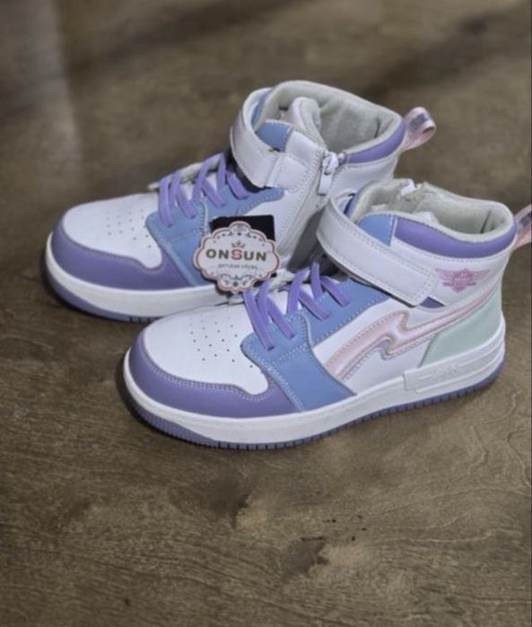 Кроссовки детские