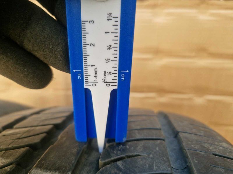 2 Pirelli R19 235/45
летни гуми
DOT3921