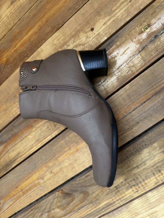 Продам б/у ботинки