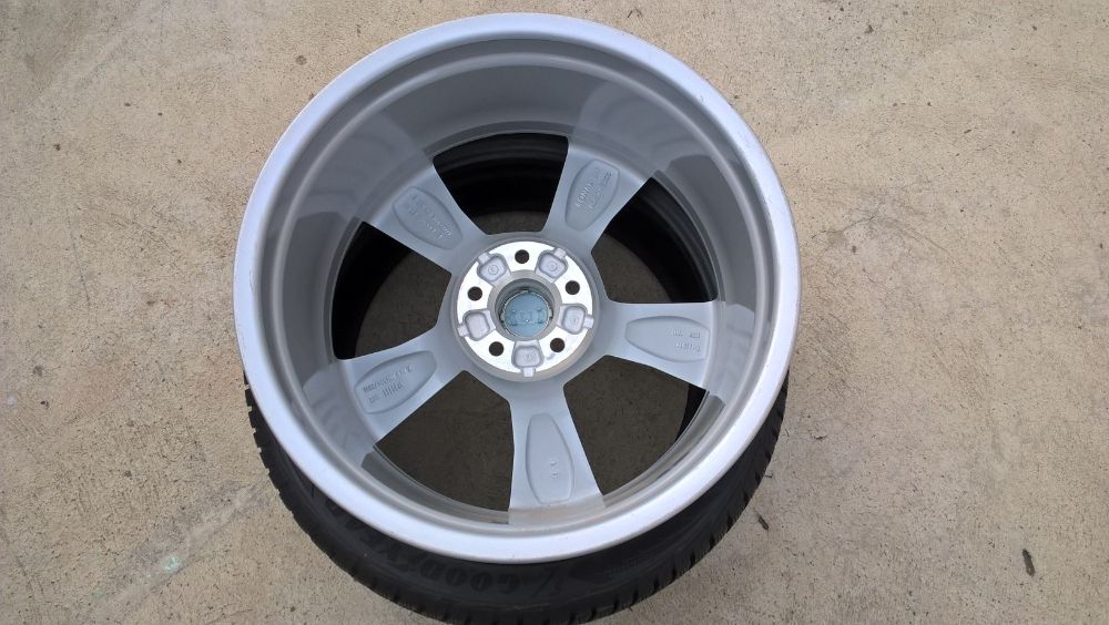 O janta 19 toli originala audi Q5 cu 8 j x 19 et 39 cod 80A601025E