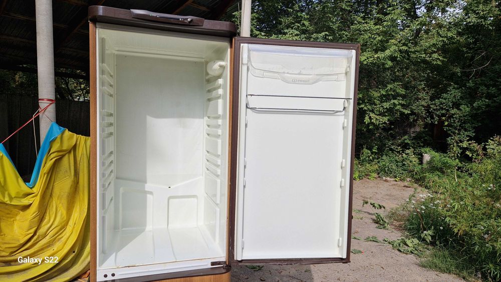 Холодильник indesit