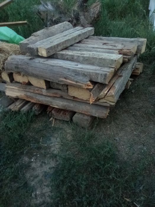 Lemn,provenit din dolarea unei case