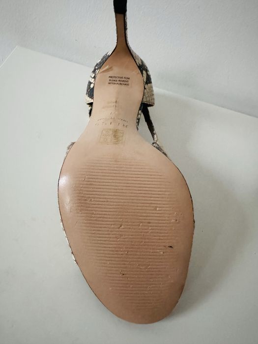 Нови сандали на Reiss