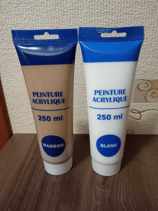 Акварелни скицници,акрилни бои,платна,телбот с кутийка с консумативи.