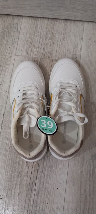 Нови дамски маратонки н.39