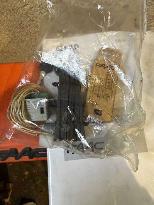 Автоматична Италианска паркинг бариера FAAC 624 BLD