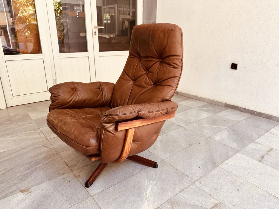 Винтидж въртящо се кожено кресло с реклайнер механизъм от 60-те