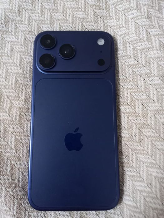 Продам Айфон 17 про макс