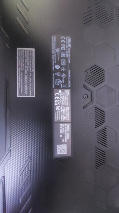 Vând laptop + cooler AQIRYS Zenith inclus!