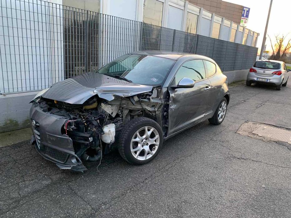 Алфа Ромео мито на части