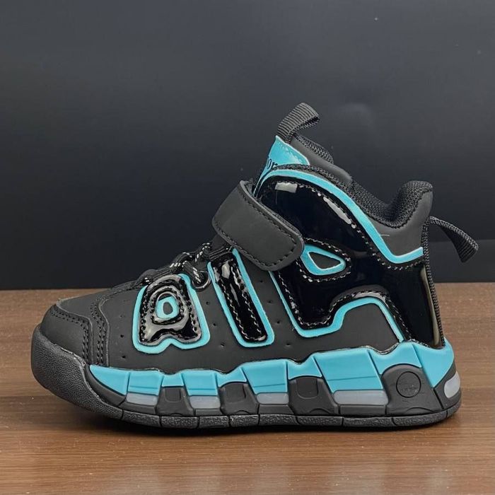 Adidași copii pe stoc