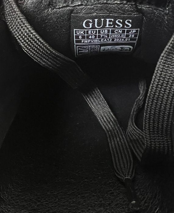 Обувки Guess нови