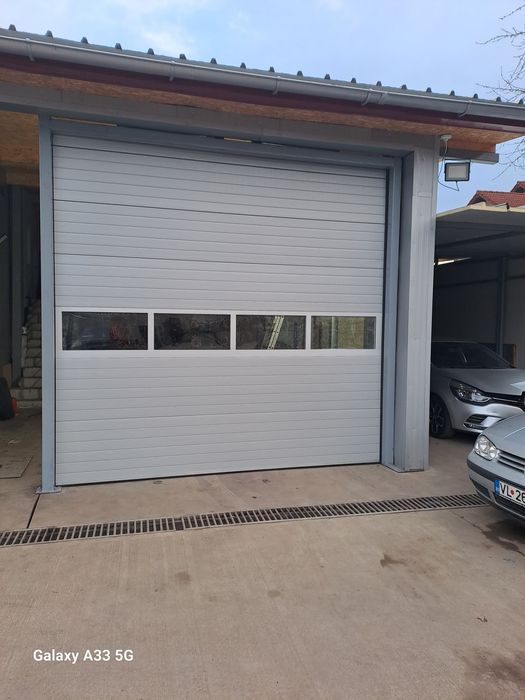 Ușa de garaj secționala