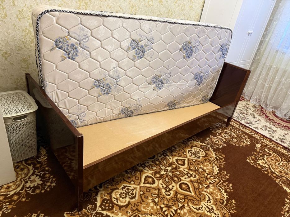 Продам односпальную кровать 200х90 см, производство Румыния