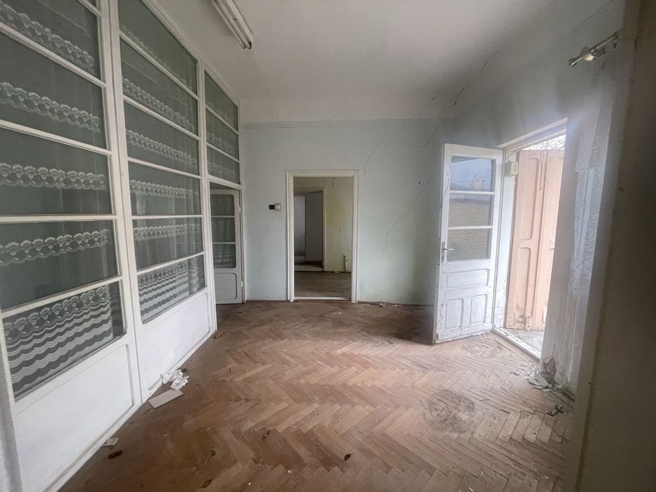 Casa de vanzare batraneasca pe teren 401mp